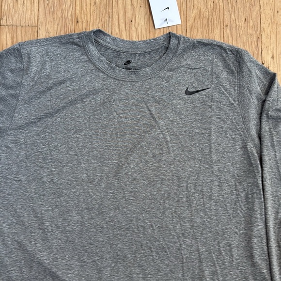 Nike Men’s DriFit Legend Long Sleeve T-Shirt - Picture 4 of 9